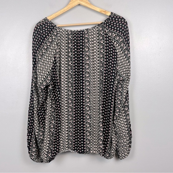 Tribal Black and White Women's Top - Picture 2 of 9